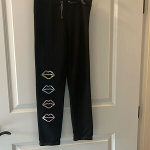 Fun leggings with lip detailing
